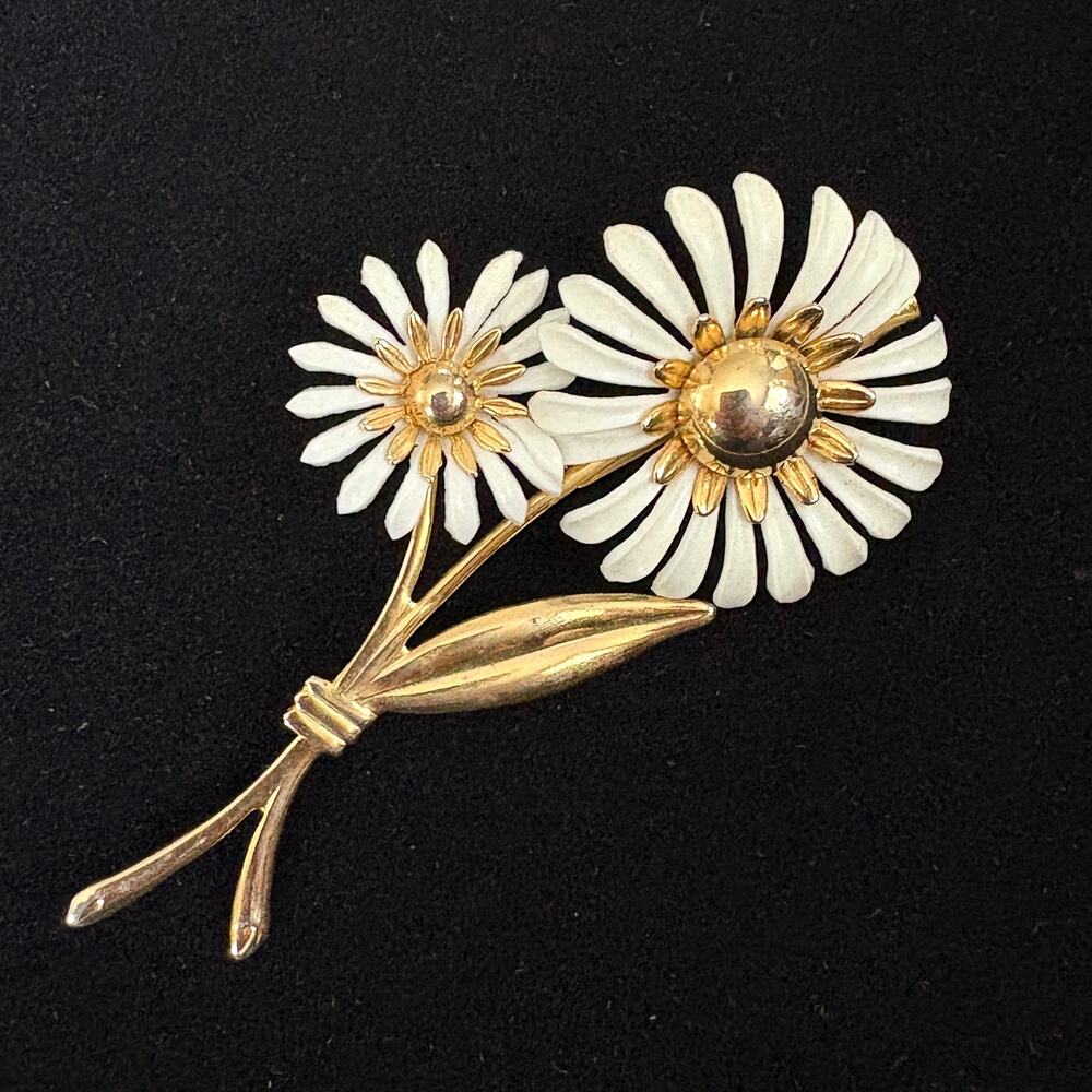 Vintage 1960s Flower Brooch Soft Plastic Petals Gold Tone White Costume Jewelry